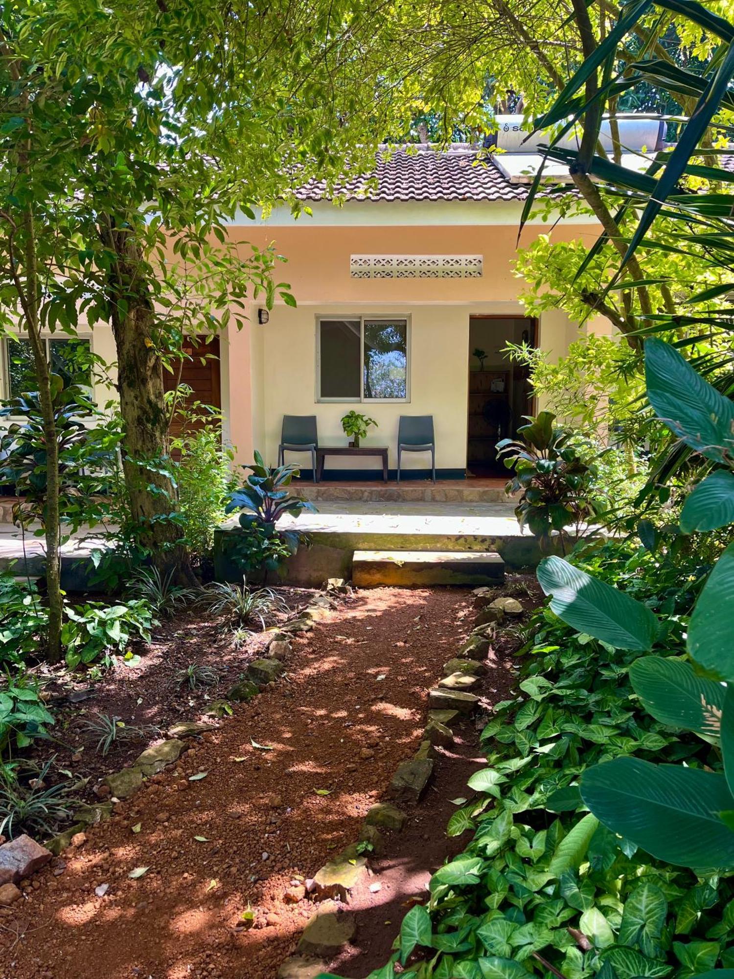 Viavia Entebbe Hotel Екстериор снимка