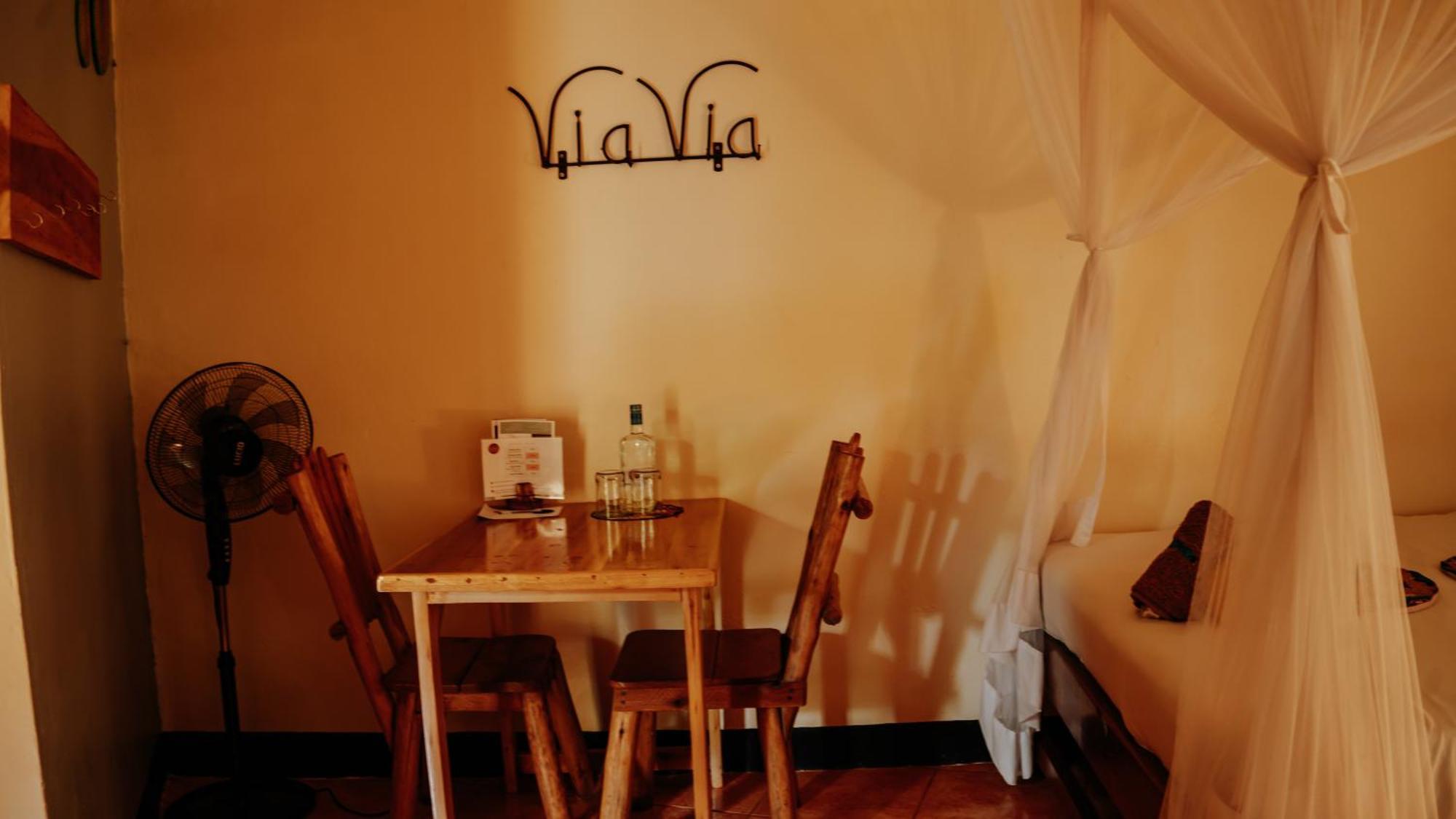 Viavia Entebbe Hotel Екстериор снимка